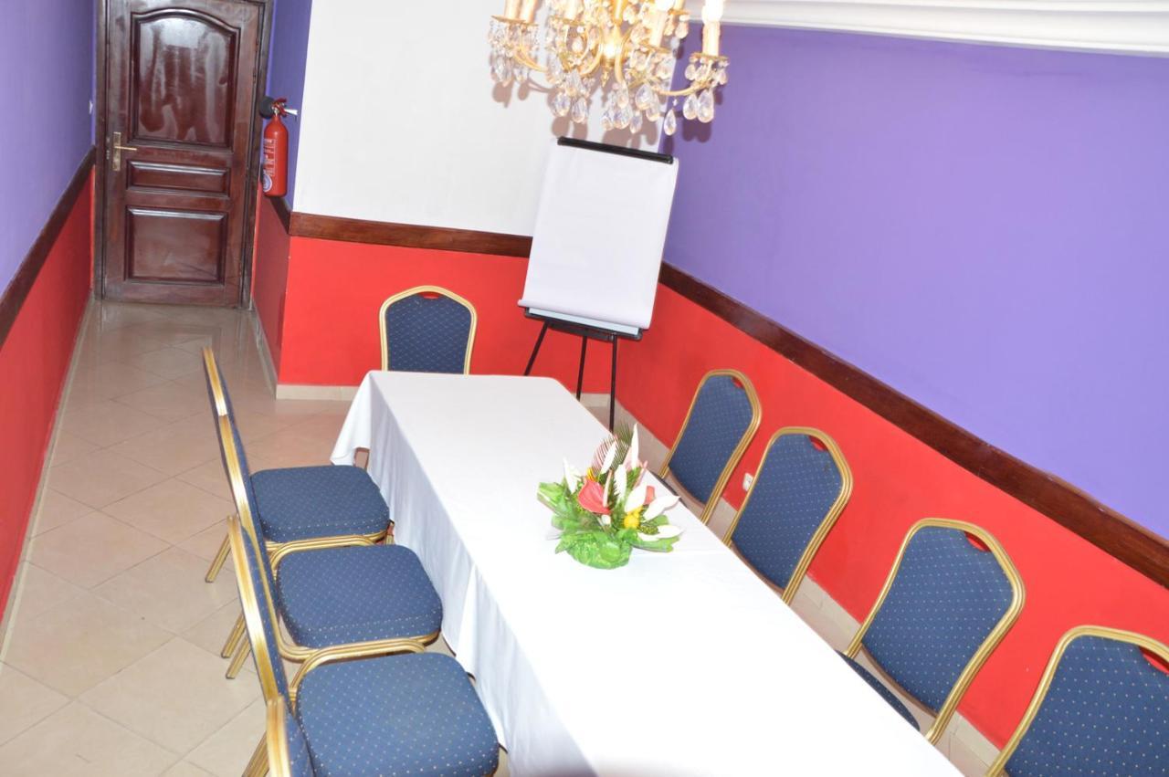 Hotel Vallee Des Princes Douala Eksteriør billede