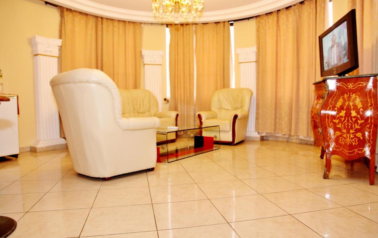 Hotel Vallee Des Princes Douala Eksteriør billede