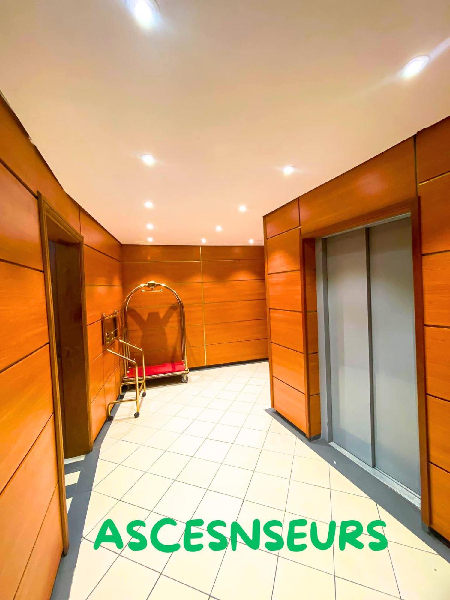 Hotel Vallee Des Princes Douala Eksteriør billede